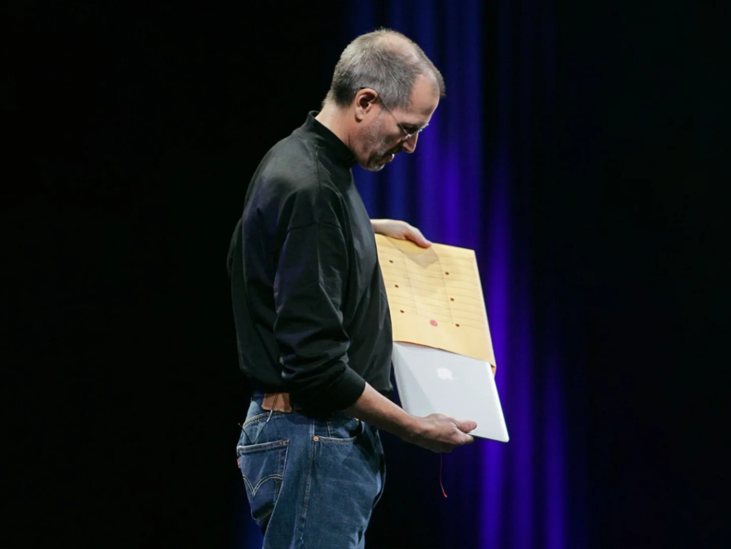 Стив Джобс и MacBook Air